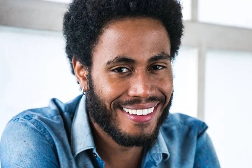 Ícaro Silva abre o jogo sobre sexualidade: "Aberto às possibilidades"