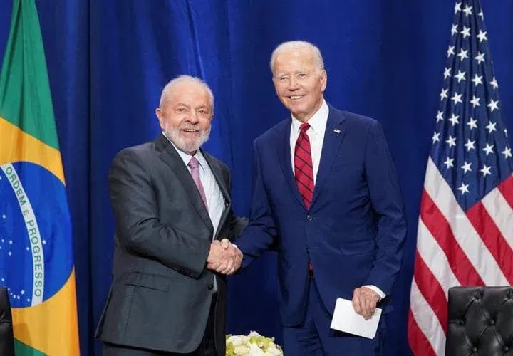 Presidente dos EUA, Biden, se encontra com o presidente do Brasil, Lula, durante a AGNU na cidade de Nova York
