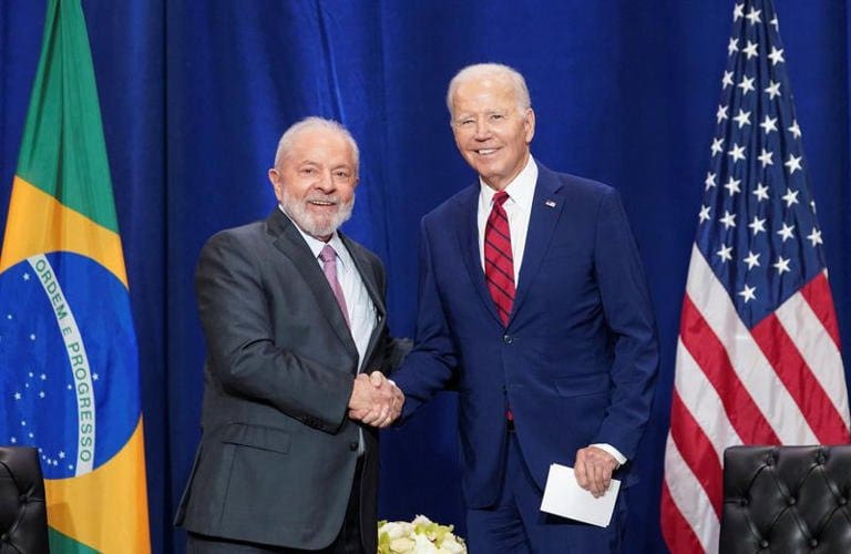 Presidente dos EUA, Biden, se encontra com o presidente do Brasil, Lula, durante a AGNU na cidade de Nova York