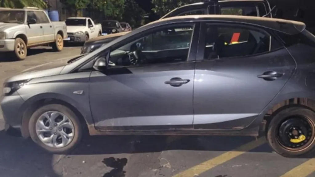 Carro-furtado-da-locadora-foi-furtado-pelos-membros-da-faccao.