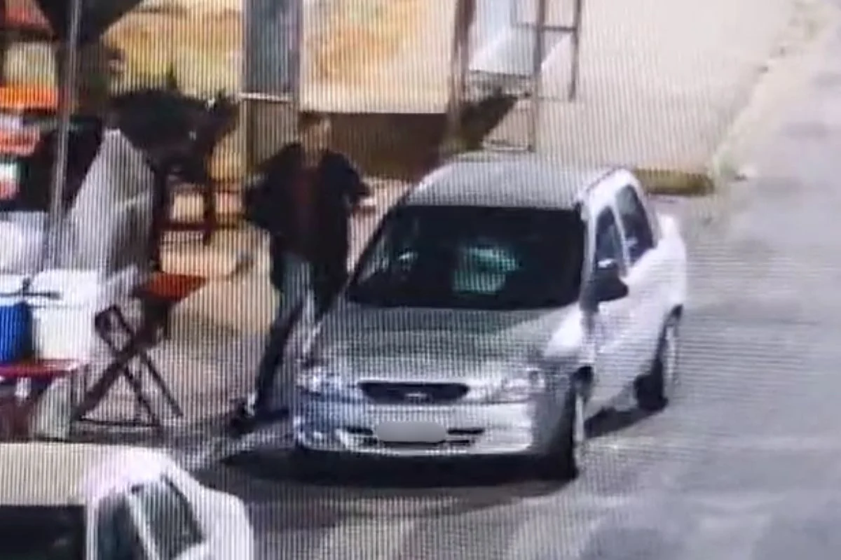 Imagens de câmeras de segurança da porta do bar onde ocorreu a briga