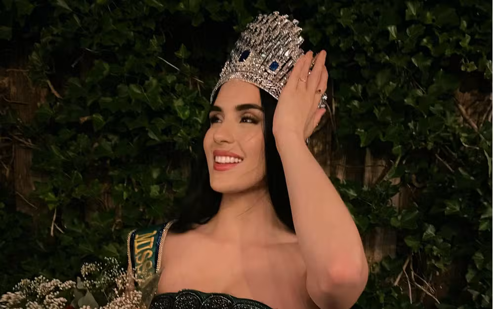 Camila Souza Otoni em momento descontraído na Itália após vencer o Miss Brasil Europa 2025.