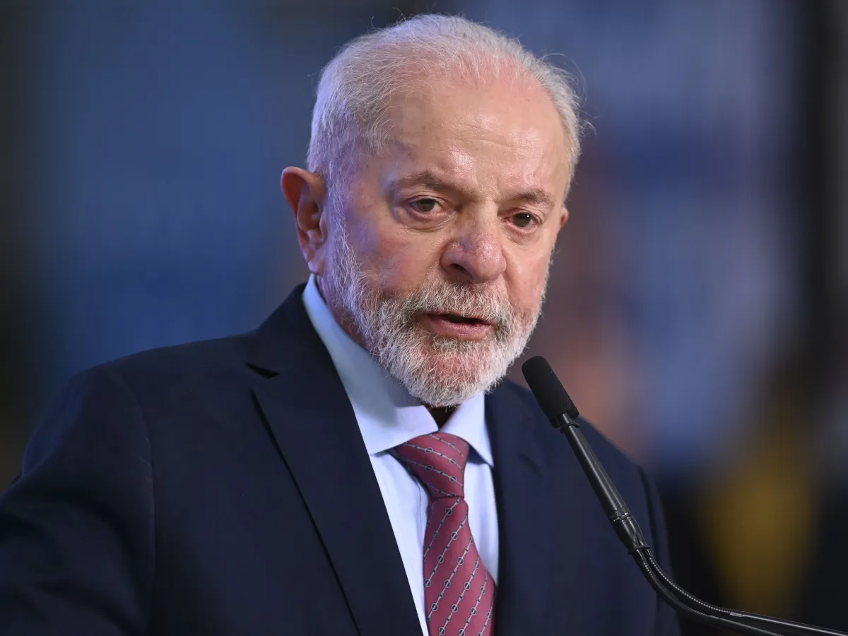 Lula com a expressão de preocupação