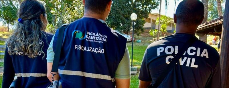 Foto dos fiscais que interditaram a clinica de reabilitação