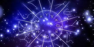 Ilustração do zodíaco com constelações e símbolos dos signos em um fundo roxo estrelado.