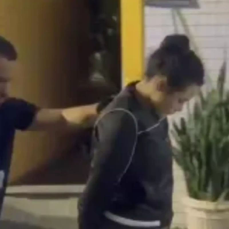 1334601877-tragedia-mae-abandona-os-filhos-para-ir-a-baile-e-bebe-de-8-meses-morre-sufocado