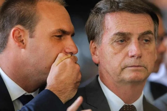 1_eduardo-bolsonaro-e-jair-bolsonaro-1676717458053-v2-900x506-58764915