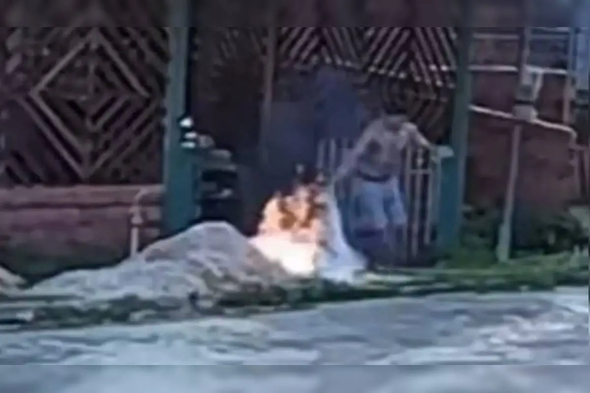 931b65d7-homem-poe-foga-na-esposa-e-na-filha-com-gasolina