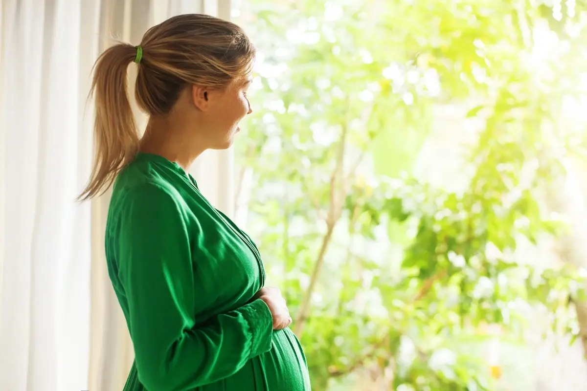 mulher-gravida-verde