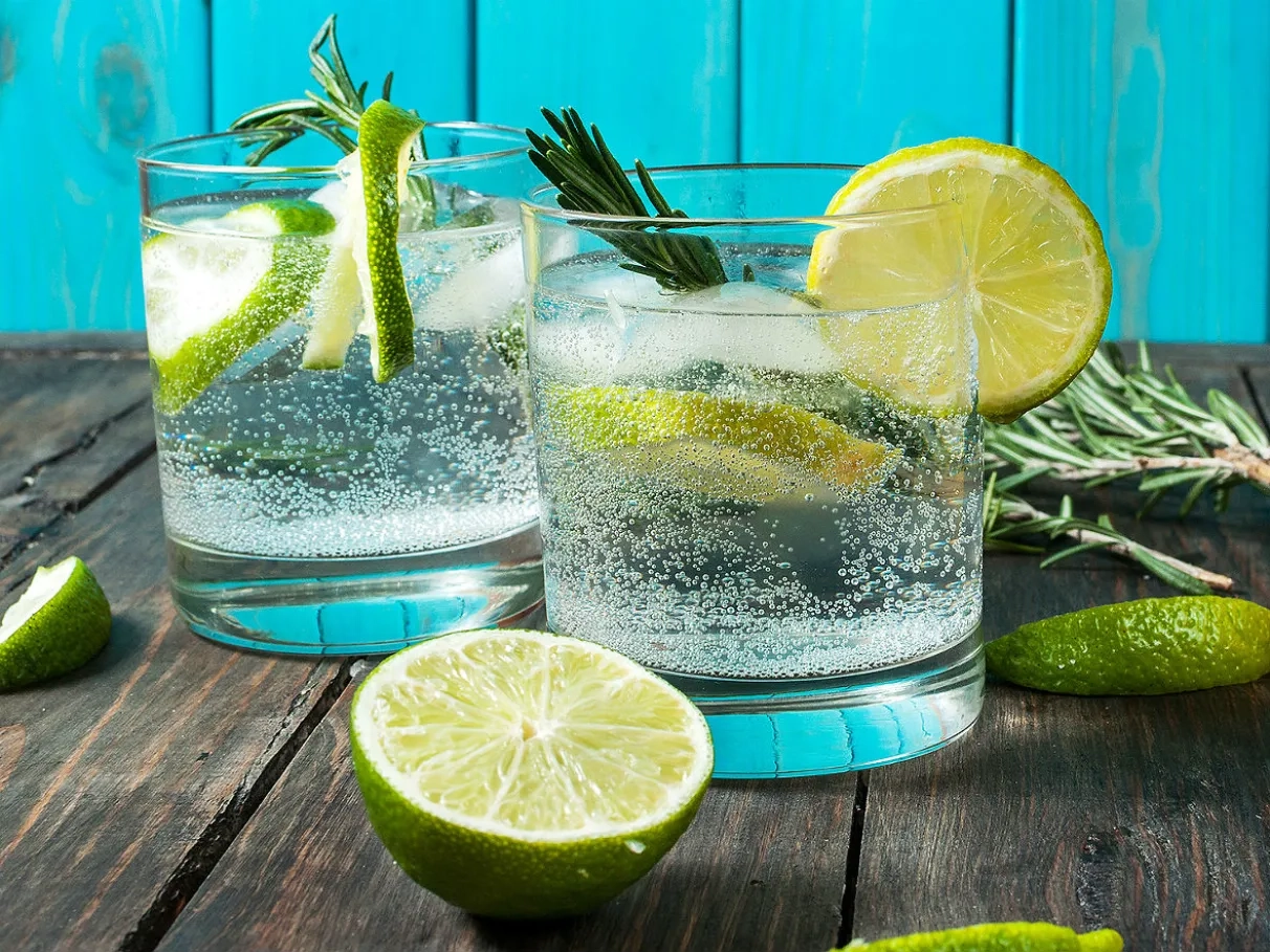 agua-com-gas-bebida