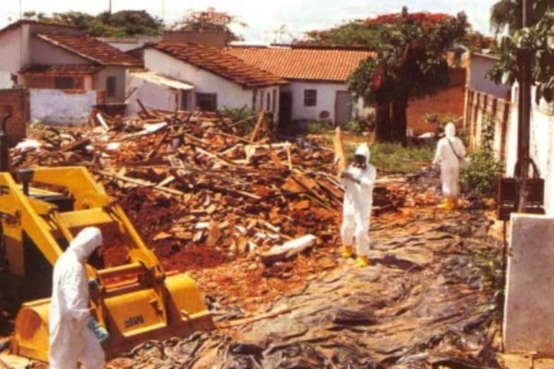 emergencia-radioativa_cesio-137_demolicao-da-casa-das-vitimas_internacional-atomic-energy-agenc