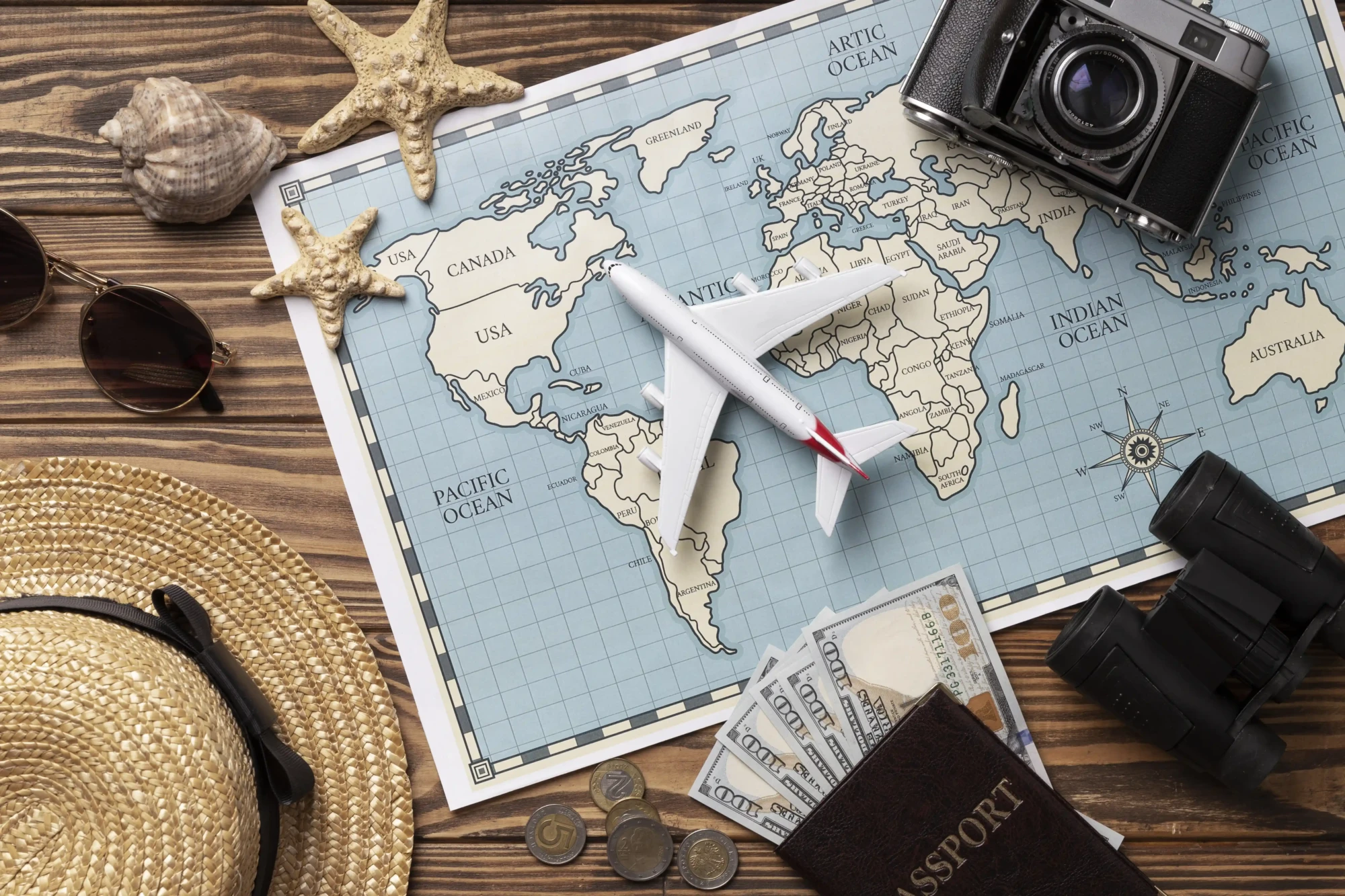 acima-vista-sortimento-de-itens-de-viagem-ainda-vida