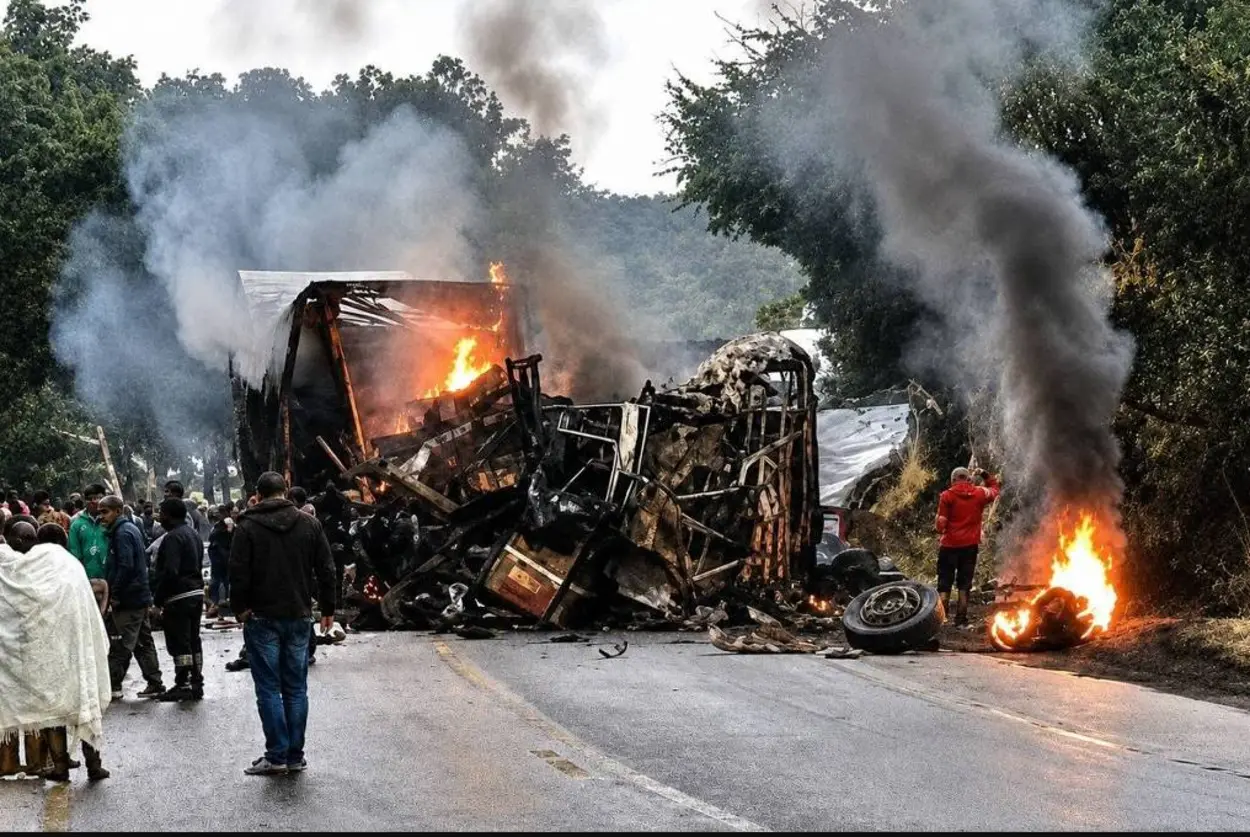 acidente-carreta-x-onibus-sao-beranrdo-1