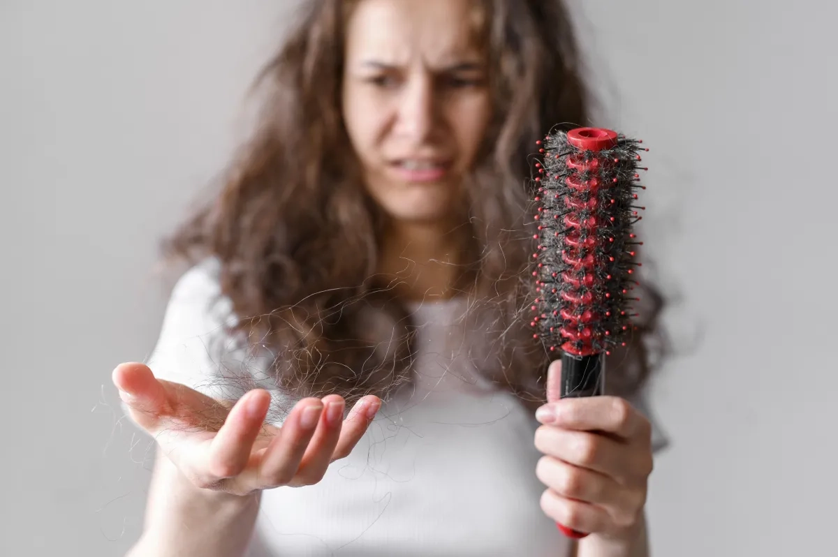 femea-com-cabelo-emaranhado