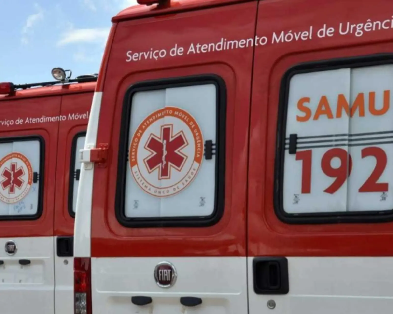 Ambulâncias do Samu, serviço acionado após idosa de 75 anos ser encontrada sem vida em residência de Anápolis.