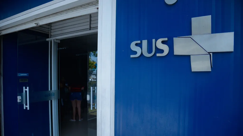 Fachada de unidade do Sistema Único de Saúde (SUS).