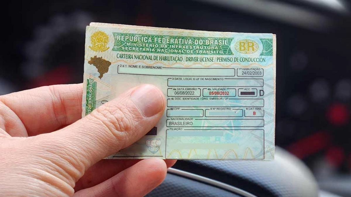 Motorista renova a CNH e solicita a segunda via do RG pelo WhatsApp em Goiás