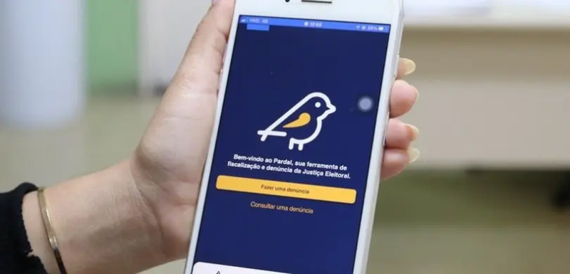 Aplicativo Pardal da Justiça Eleitoral exibido na tela de um celular.
