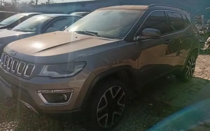 Jeep Compass disponível em leilão de veículos do Tribunal de Justiça de Goiás. Foto: Reprodução/Caiapó Leilões.