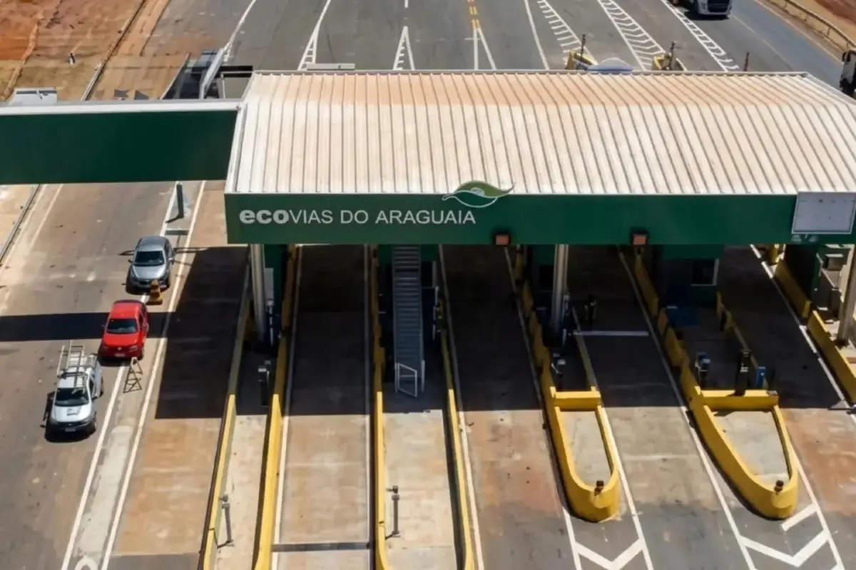 Praça de pedágio da Ecovias do Araguaia em rodovia de Goiás.