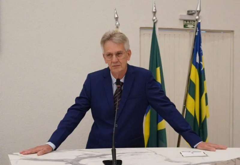: Vice-prefeito de Anápolis, Walter Vosgrau, durante pronunciamento em espaço público