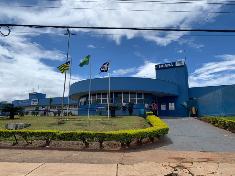 Fachada do Hospital Estadual de Anápolis Dr. Henrique Santillo (Heana), em Anápolis, Goiás.