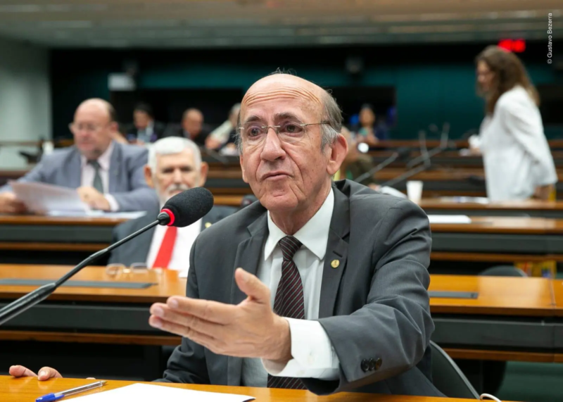 Rubens Otoni durante atuação na Câmara dos Deputados
