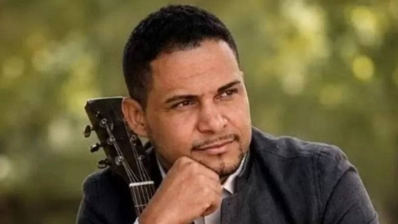 Cantor gospel Luiz Carlos da Silva em foto de divulgação.