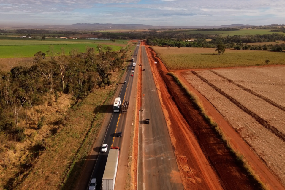 Obras de duplicação da BR-153 entre Rialma e Rianápolis, em Goiás.