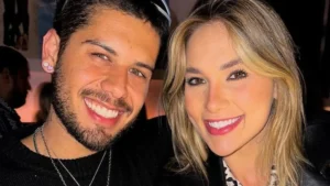 Zé Felipe e Virginia Fonseca sorrindo lado a lado em uma fotografia.